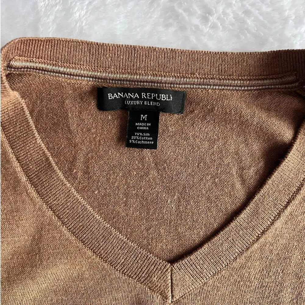 Banana Republic Luxury Blend V-Neck Sweater Men's M Camel Silk Cotton Cashmere